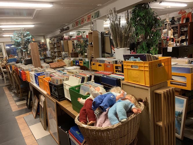Bild på Quriosa antik loppis o vinyl
