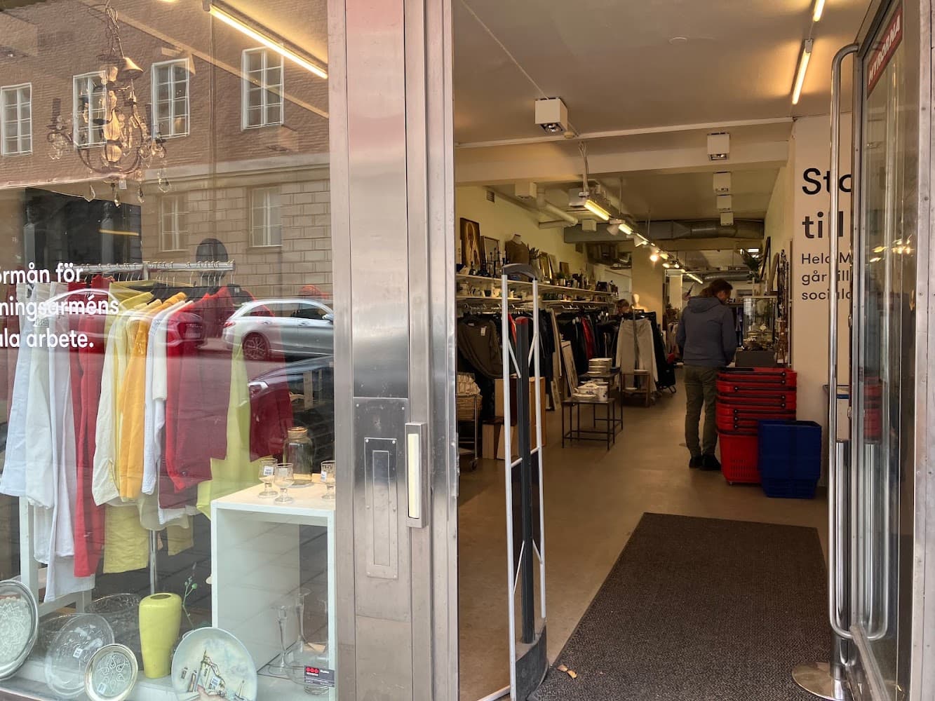 Alternativ bild för Secondhand Röda Korset